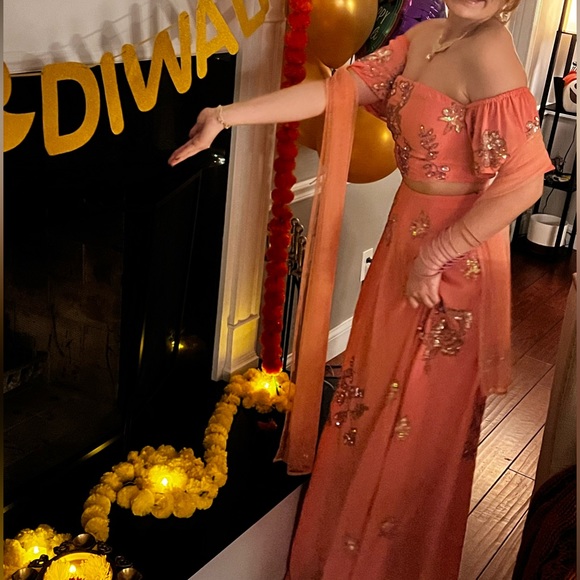 Lehenga crop top & maxi skirt plus scarf! Size 2 in pink! - Picture 6 of 8